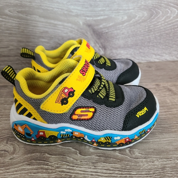 Skechers play scene truck digger toddler shoes size 6c - Picture 3 of 7